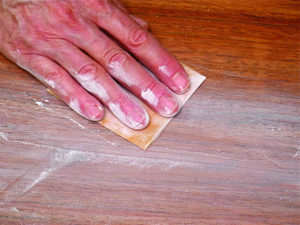 cách tẩy sơn trên gỗ